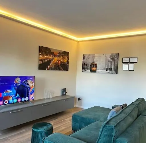 Stadio Fiera Ampio E Luminoso Con Balcone Апартаменты Милан
