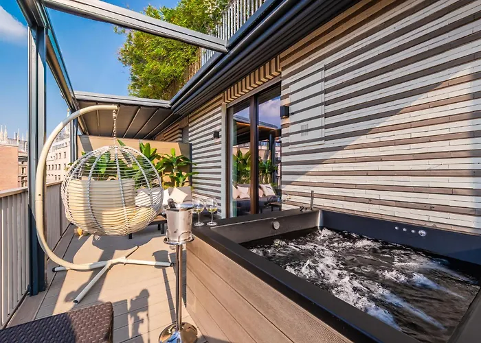 Terrazza Con Jacuzzi E Vista Iconica Sul Duomo Милан