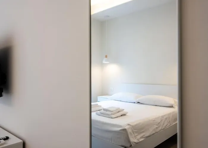 公寓 Modern Ac, Wifi Next To 2 Metro Line Stations And Life Area 米兰