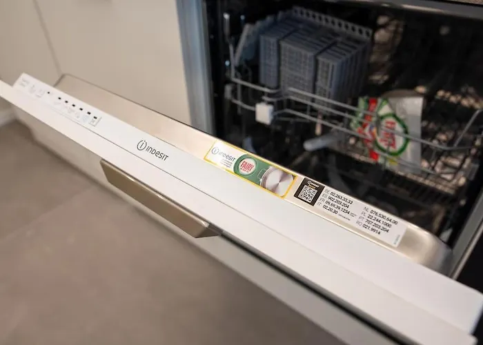 Modern Ac, Wifi Next To 2 Metro Line Stations And Life Area 公寓 *
