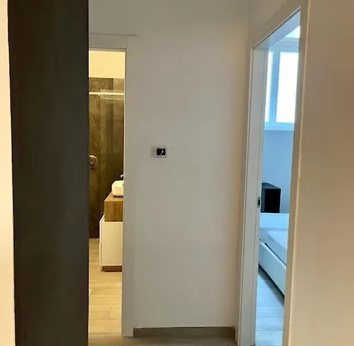 Immense Secret Cave * 米兰