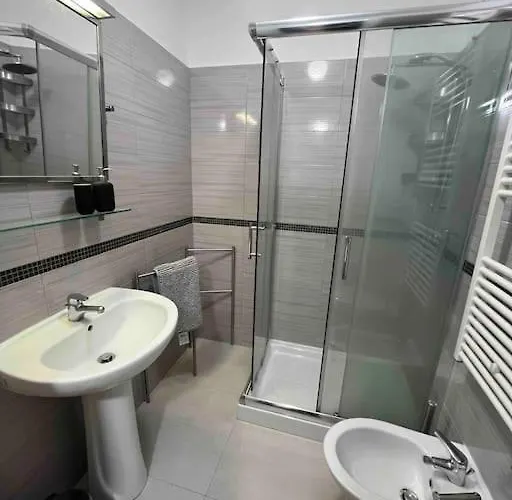 別荘 Spacious 2br 2ba Porta Venezia Walk To Fs *