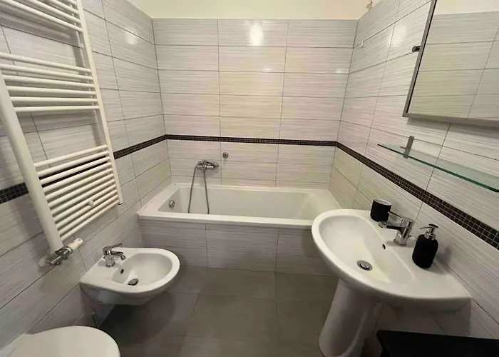 Spacious 2br 2ba Porta Venezia Walk To Fs ミラノ