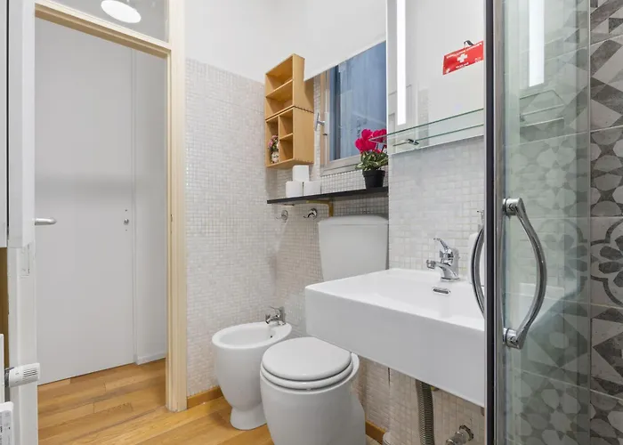 Life Elegant Penthouse With Terrace, Wi-fi Netflix, Subway 5 Min - Very Convenient Location Milán
