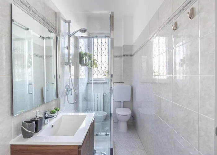 Modern Apartment With Balcony Vicino Citylife M5 Checkin 24 7 Appartamento Milano