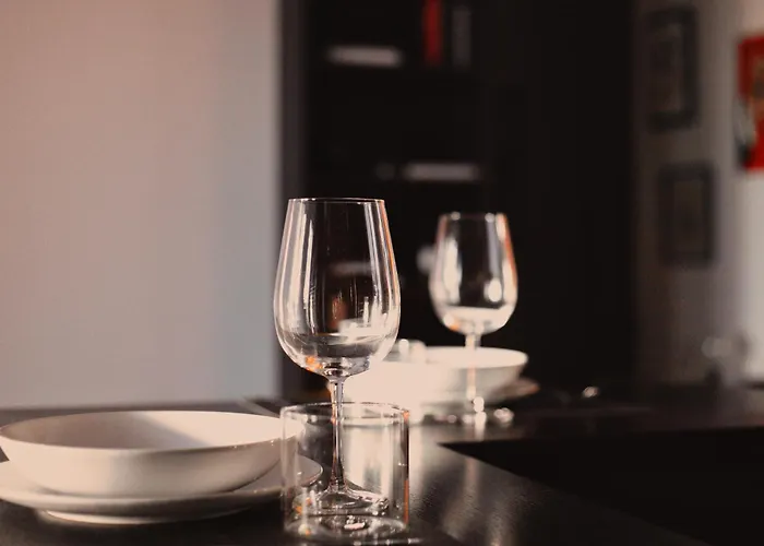 Hostmate - - Magenta 52 - Cadorna * Milano