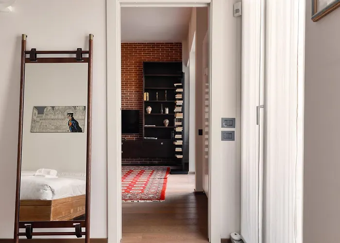 Daire Hostmate - - Magenta 52 - Cadorna