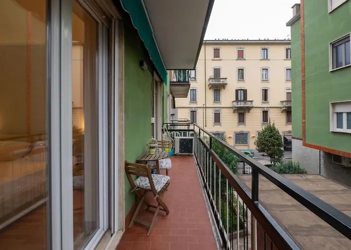 I Host - Della Torre 9 * Milan