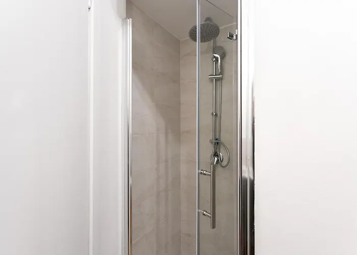 Co99- Large Lanzone Apartman Milánó