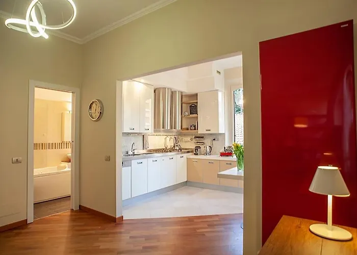 Bright And Comfy In A Beautiful Contemporary Apartament Mediolan