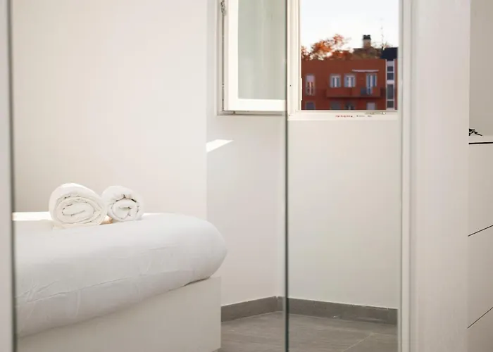 Stylish Flat Porta Venezia - Fast Wifi, Ac, Metro 1 Milano