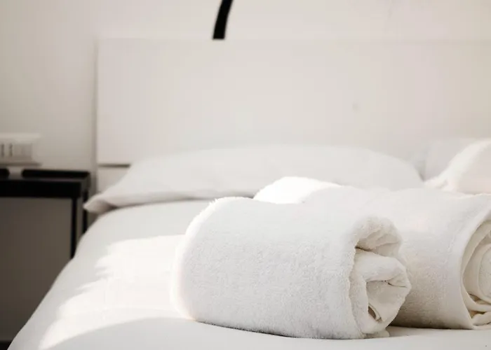 Stylish Flat Porta Venezia - Fast Wifi, Ac, Metro 1 * Milano