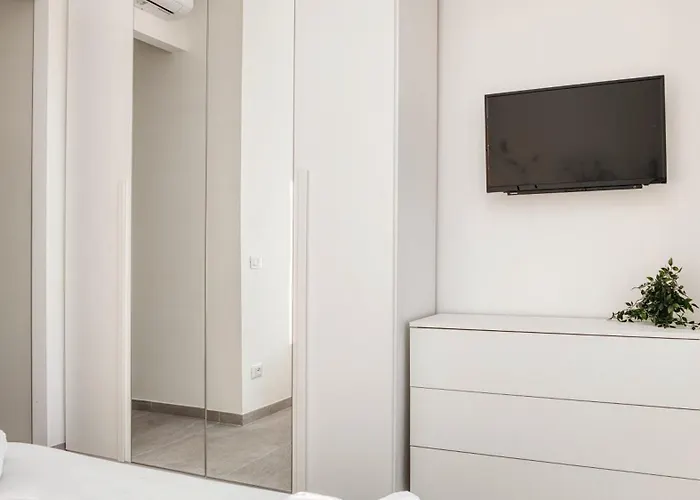 Stylish Flat Porta Venezia - Fast Wifi, Ac, Metro 1 Lejlighed