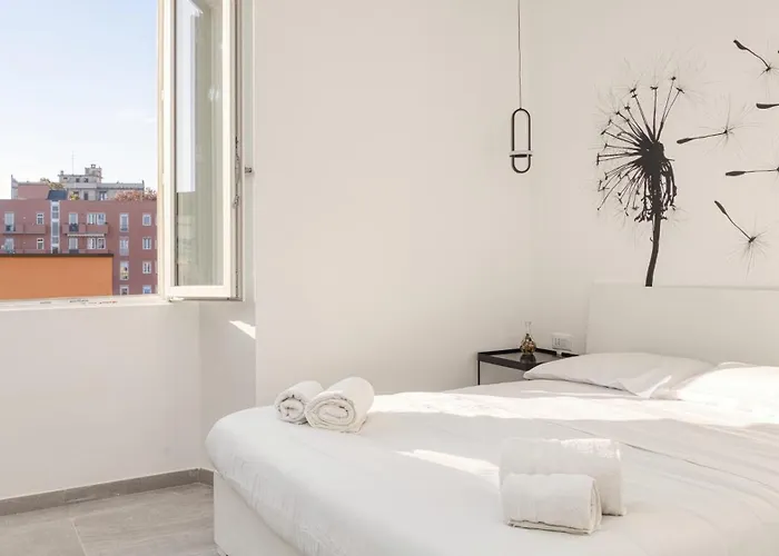 Stylish Flat Porta Venezia - Fast Wifi, Ac, Metro 1 Lejlighed *