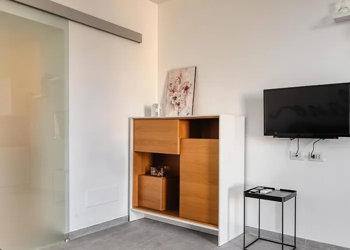 Stylish Flat Porta Venezia - Fast Wifi, Ac, Metro 1 Milano