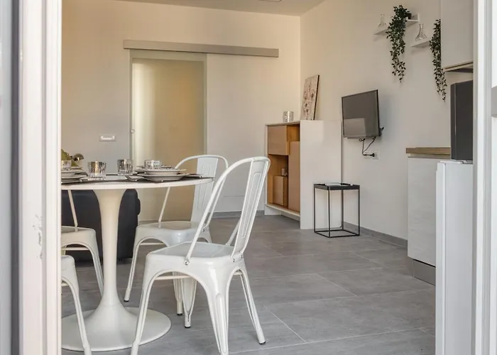 Stylish Flat Porta Venezia - Fast Wifi, Ac, Metro 1 * Milano