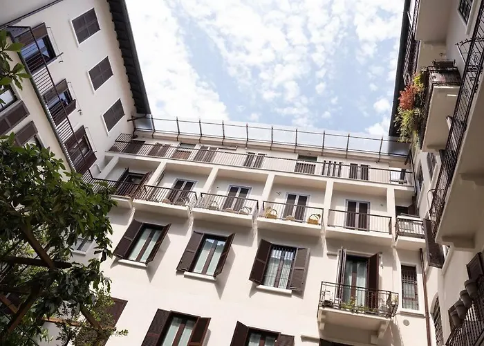 3-bedroom Design House San Babila-tricolore-m4