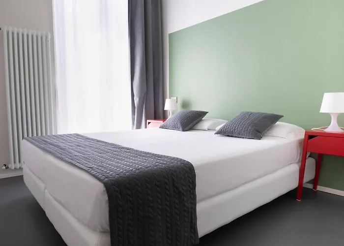 3-bedroom Design House San Babila-tricolore-m4 Апартаменты Милан