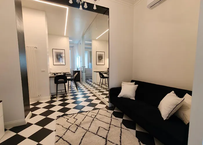 Black And White In Downtown With Ac, Wifi And Subway M1 M2 Airoport Connected, Station ميلان