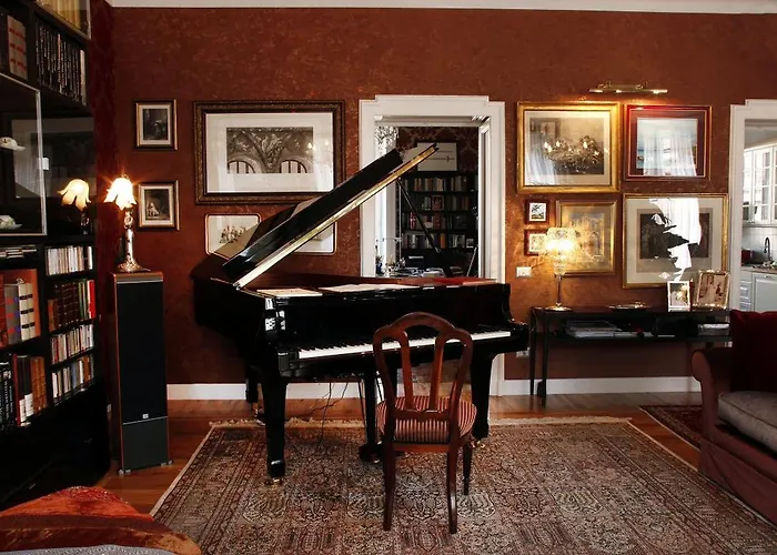 Charming Elegant In Historic Art Nouveau Building, 3* Milán