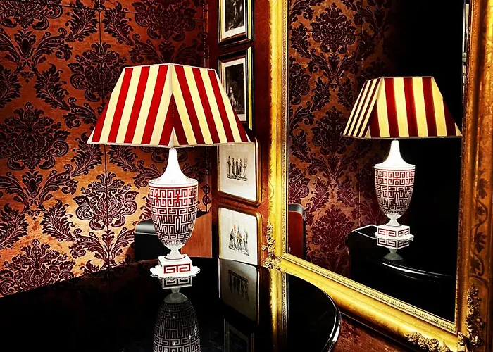 Charming Elegant In Historic Art Nouveau Building, 3* Milán
