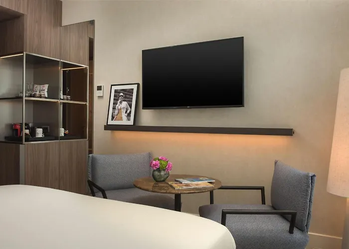 Hotel Nh Collection Citylife 4*