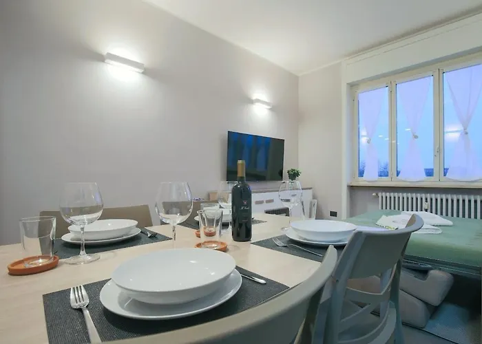 Wide & Bright 2 Bedroom Flat 50m From M4 Station アパート *