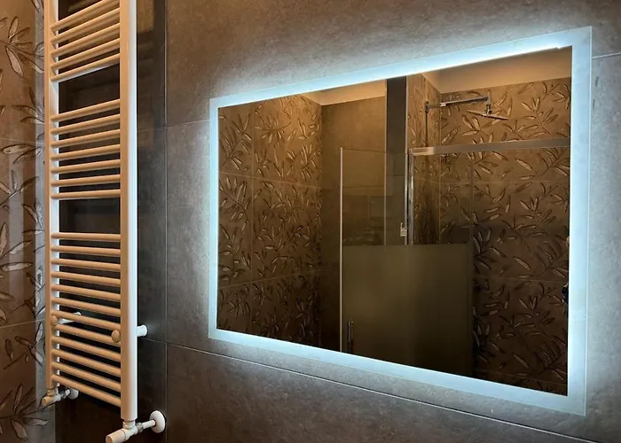 Wide & Bright 2 Bedroom Flat 50m From M4 Station アパート *