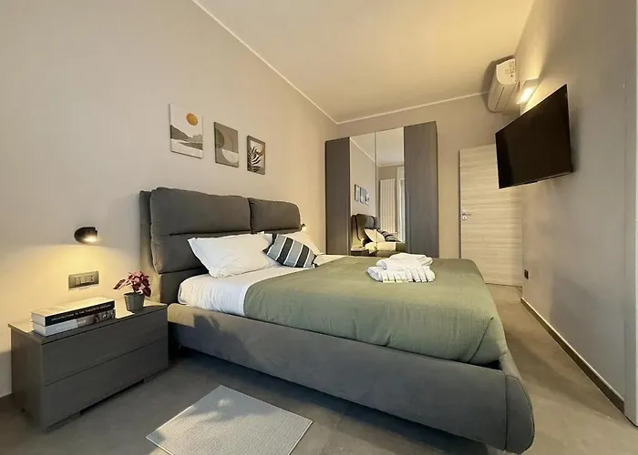 アパート Wide & Bright 2 Bedroom Flat 50m From M4 Station ミラノ