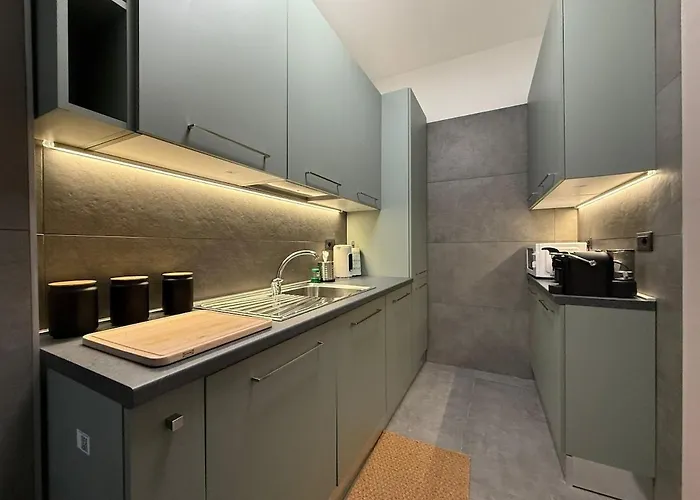 アパート Wide & Bright 2 Bedroom Flat 50m From M4 Station ミラノ
