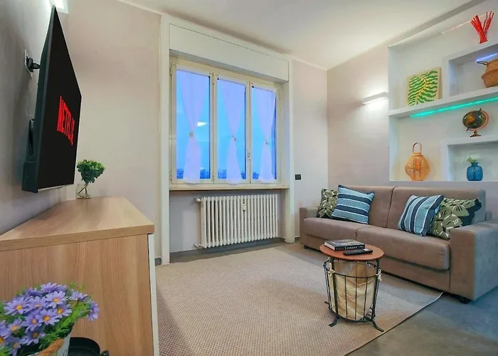 Wide & Bright 2 Bedroom Flat 50m From M4 Station * ミラノ