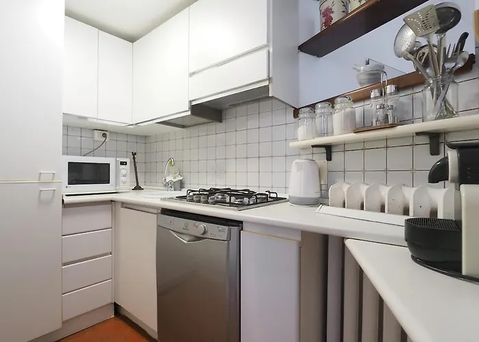 Contempora - Charming One-bedroom Retreat Steps From Life