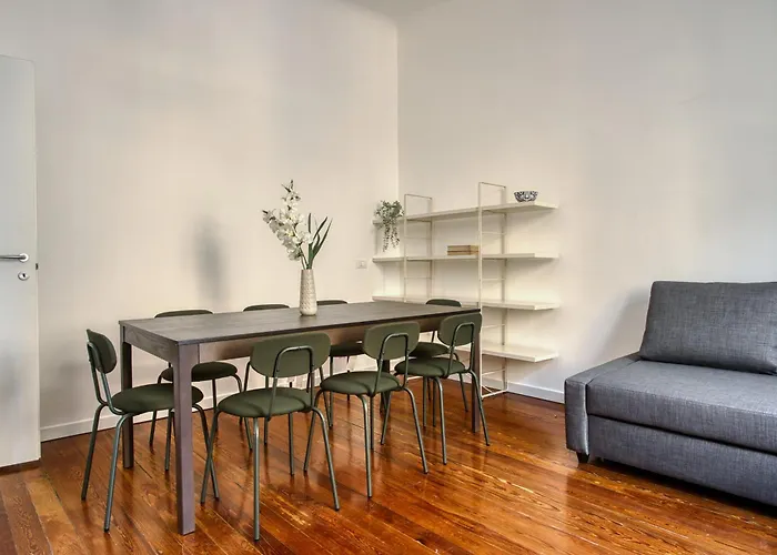 Daire Joivy Cosy 3br Flat In The Centre Of Milano