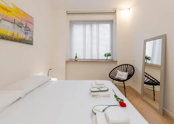 Apartment Longhena, 7 - Total White Milan