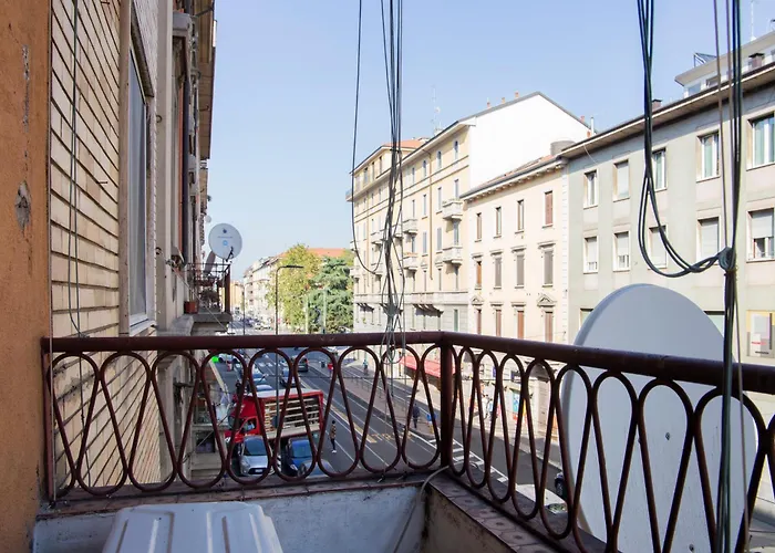 Cozy Design House - 15 Minutes From Navigli-humanitas Appartement Milaan