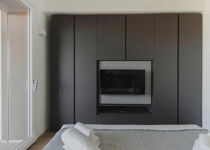 Gohost - Modern And Bright With Terrace And Balcony ميلان