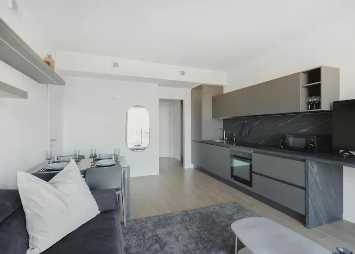 Gohost - Modern And Bright With Terrace And Balcony ميلان