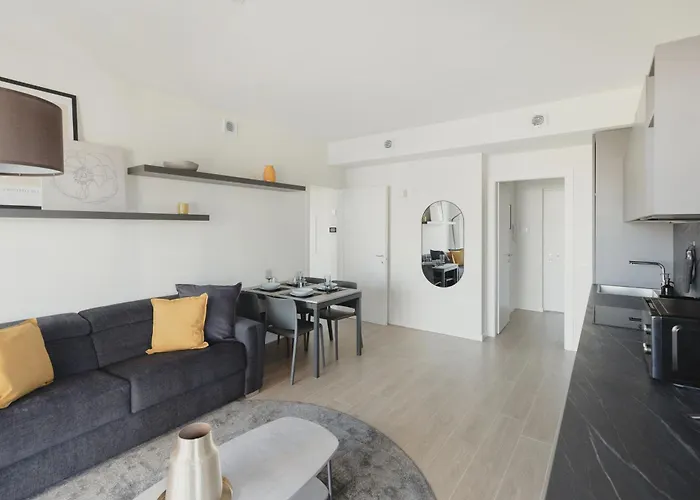 شقة Gohost - Modern And Bright With Terrace And Balcony