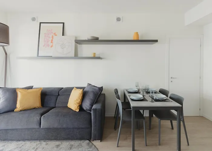 شقة Gohost - Modern And Bright With Terrace And Balcony ميلان