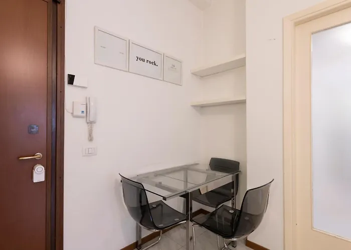 Appartamento Living - Via Varese 4 *