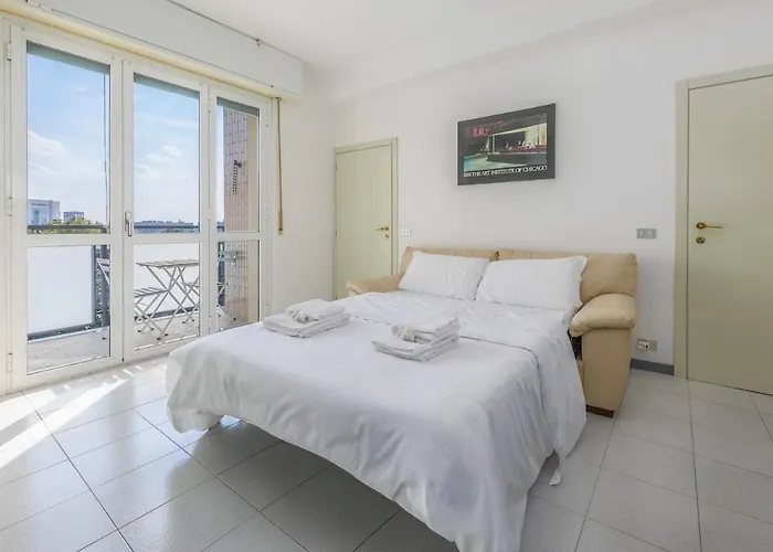 Easy Parking - 5 Min To Metro - Balcony - Quiet