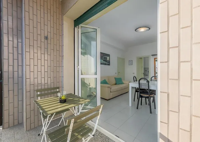Easy Parking - 5 Min To Metro - Balcony - Quiet
