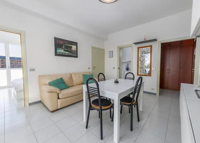 Easy Parking - 5 Min To Metro - Balcony - Quiet * ميلان
