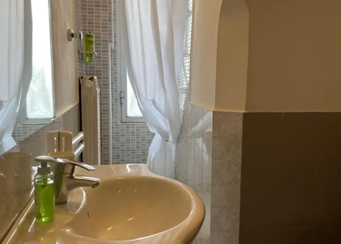 Natalia's 2-rooms Cozy Flat, Only 10 Min To Duomo * Milano