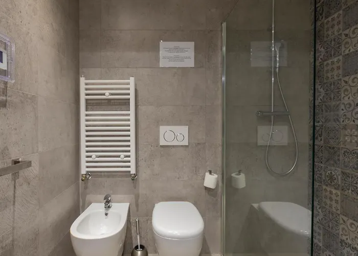 Xenia - Spacious Three-room In Moscova Area Apartament Mediolan