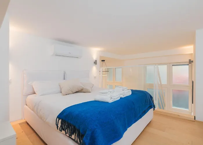 Modern Loft In - Near Lodi Tibb Metro شقة