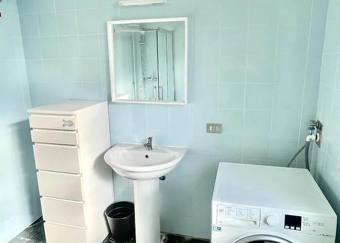 Apartment Downtown Chic - Quiet Retreat With Free Wifi & Air Conditioning