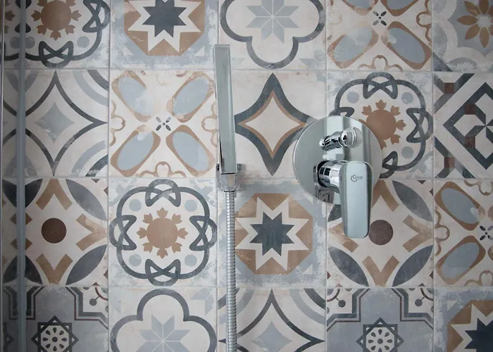 شقة Penthouse With Patio & 2 Baths, 10 Min To Duomo