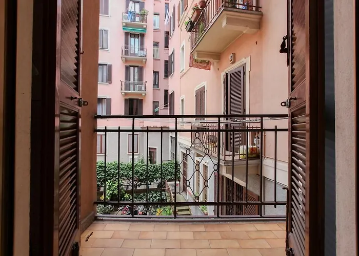 Elegante E Ampio In Zona Moscova Апартаменты Милан