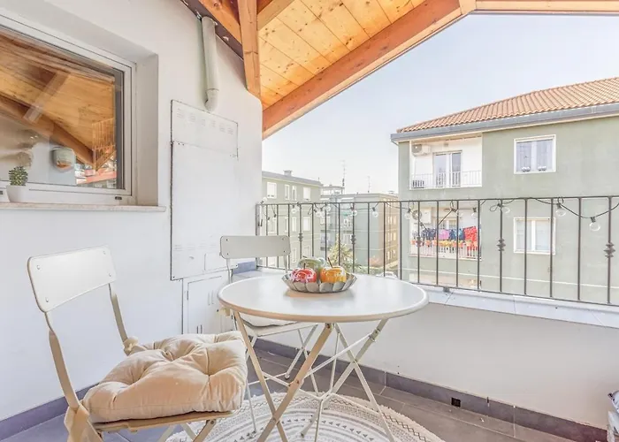Unconventional Near Linate - Supreme Meme Loft Apartmán